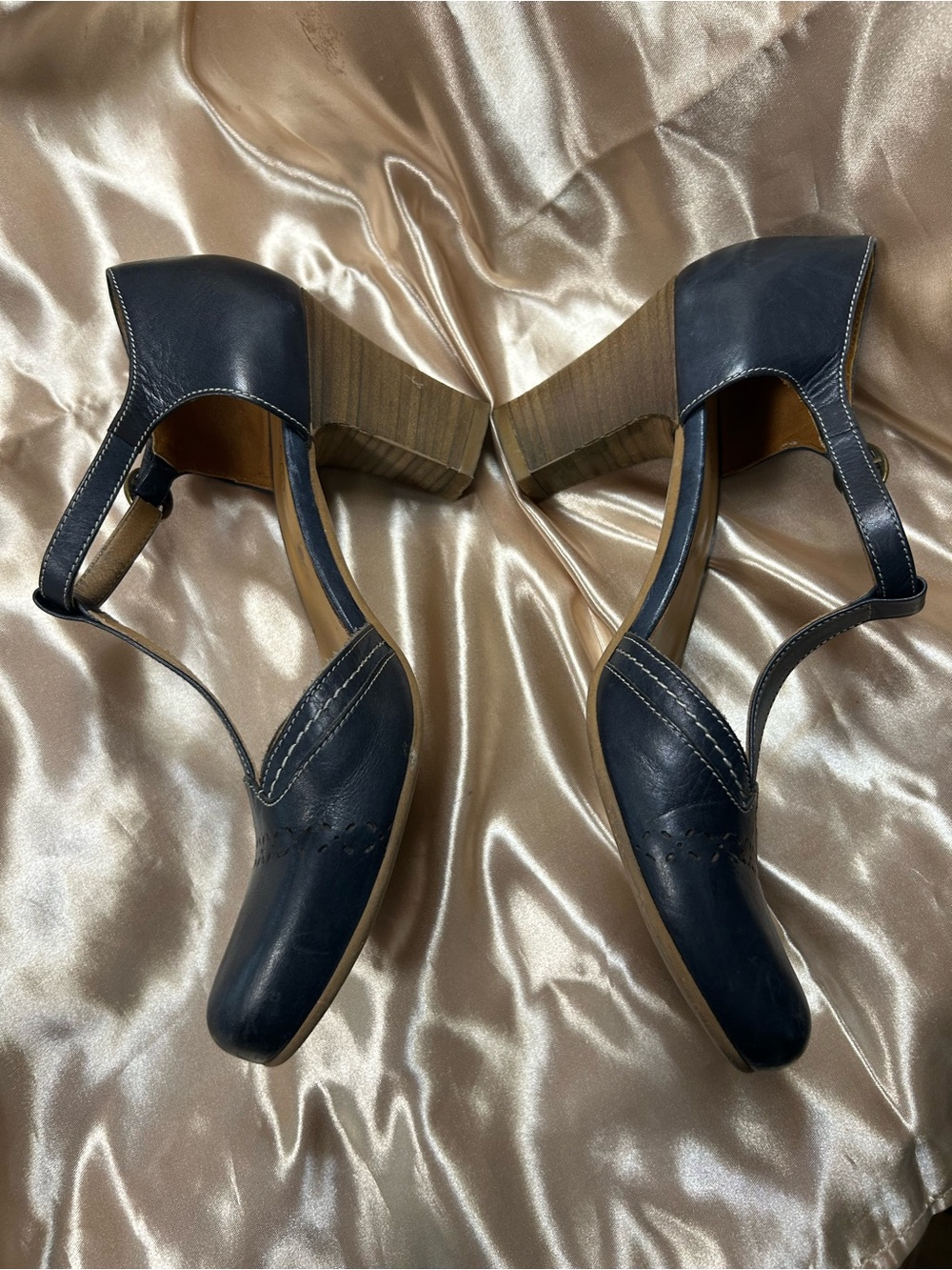 MAT:20 Italian Navy Blue Leather T-Strap Heels Size 39 - US site 8 - Picture 2 of 8